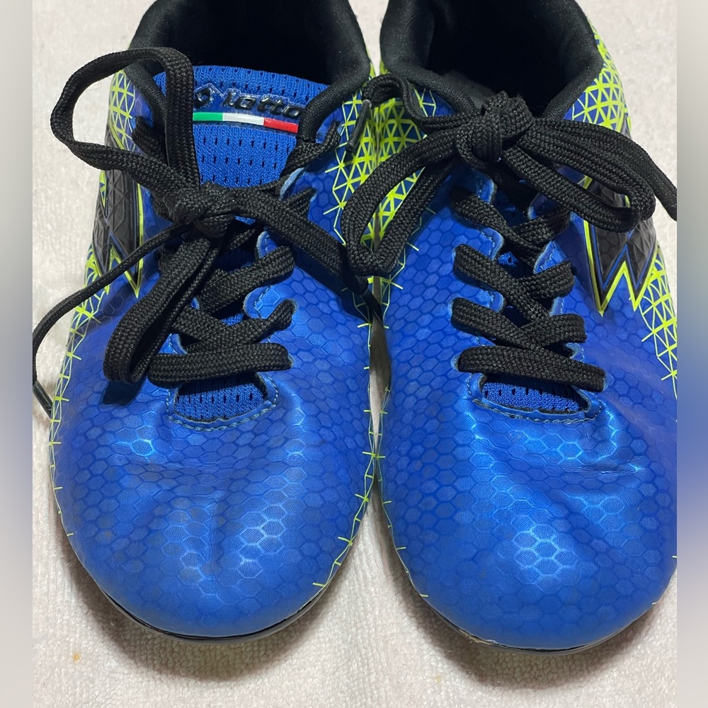 KIDS CLEATS BY “LOTTO” IN BLUE, LIME GREEN AND BLACK, SIZE 3 - Picture 4 of 5